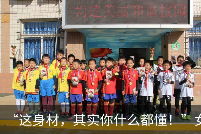 “这身材，其实你什么都懂！”女孩穿瑜伽裤跳傣族舞，考官看了直摇头，评论区吵起来了！